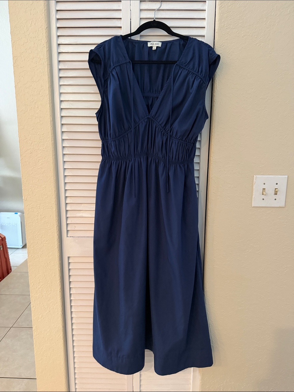 Mila Mae Navy V-Neck tie Gathered Waist Midi Dress size large - Picture 3 of 7